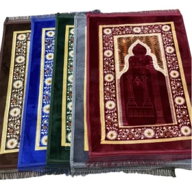 سجادة صلاة مخمل معرق